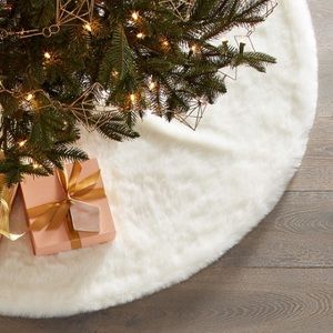 CB2 WHITE FAUX FUR CHRISTMAS TREE SKIRT 48"